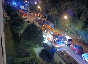 Feuerwehreinsatz in München-Laim: Funkenflug führt zu nächtlicher Türöffnung durch Einsatzkräfte